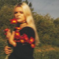 Грустная Ксюша - Маки
